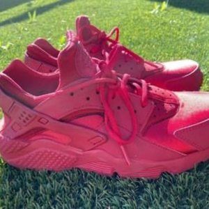 Red Nike Huarache